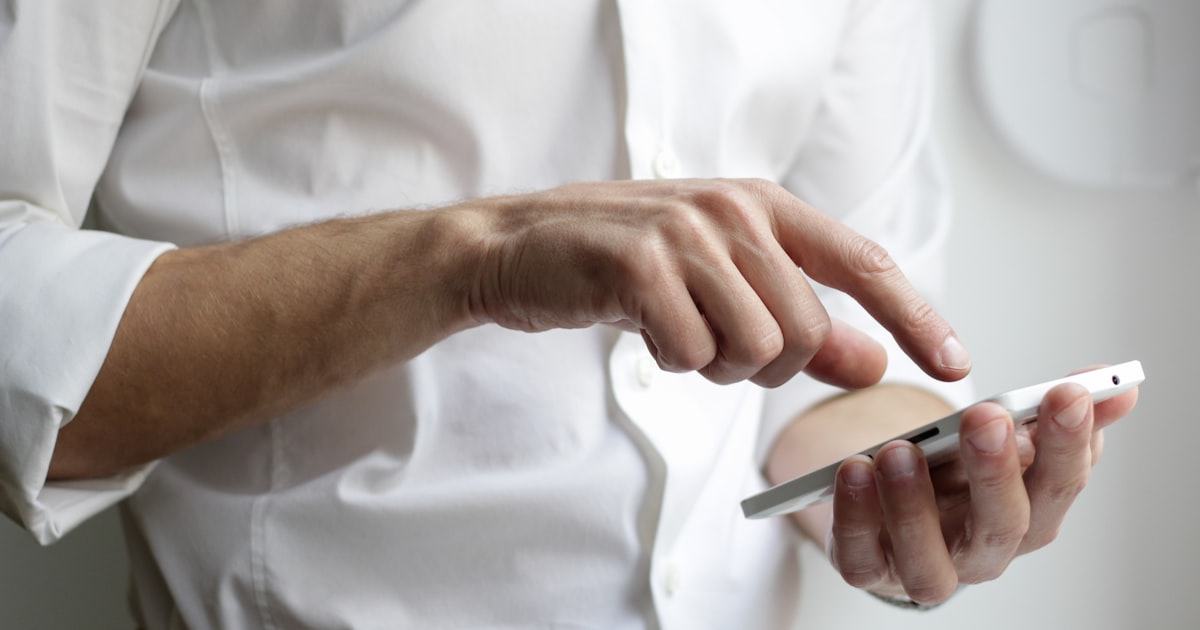 How to Receive Dubai SMS Abroad (+971) — cover image
